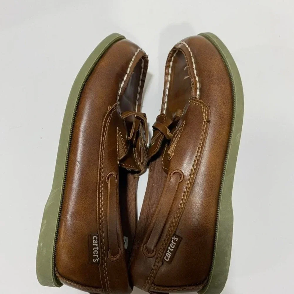 Carter Brown boat shoes with green rubber sole boy size 12. SKU907#summer